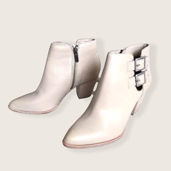 Frye Jennifer Ivory Chic Belted Shootie/Ankle Boot - Picture 9 of 16